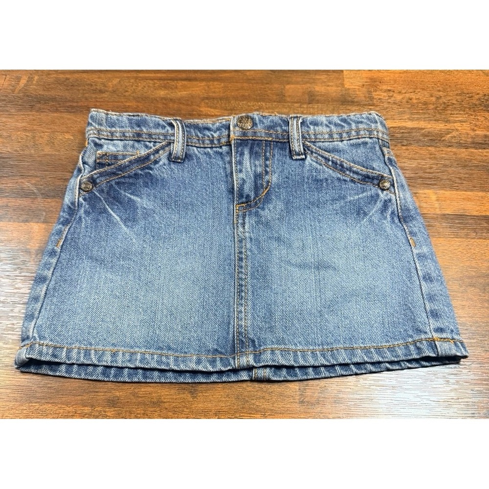 Squeeze vintage girls mini skirt size 3T.  Embroidered back pockets w/ sequins